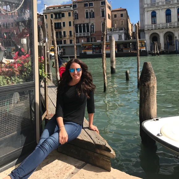 Meet your Posher, Whitney! - Picture 2 of 8